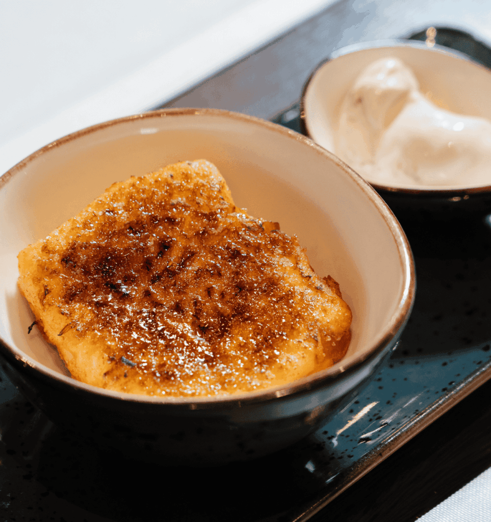 Postre de cocina asturiana elaborado con producto de temporada en El Feudo Gijón